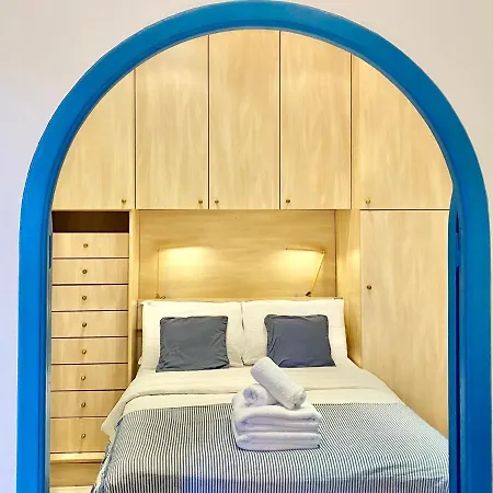 Nautical Living In The Sought-after Port *