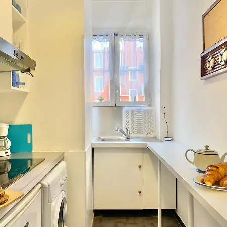 Nautical Living In The Sought-after Port Appartement Nice